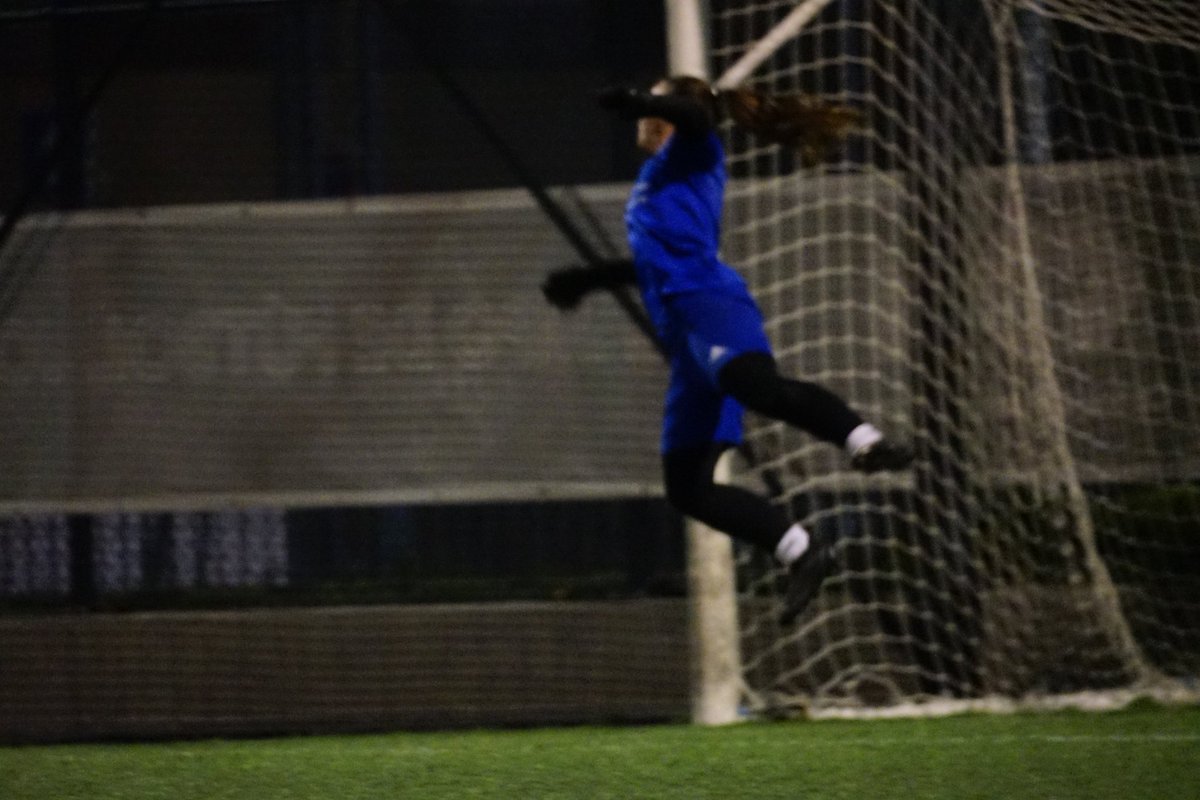 realmurciafeme's tweet photo. ENTRENAMIENTO | ⚒️

✈️ 𝘝𝘰𝘭𝘢𝘯𝘥𝘰 𝘩𝘢𝘤𝘪𝘢 𝘦𝘭 𝙨𝙞𝙜𝙪𝙞𝙚𝙣𝙩𝙚 𝙤𝙗𝙟𝙚𝙩𝙞𝙫𝙤 : 🔜 @LUDfemenino "C"

🪽 @ireneezaptaa
#RealMurciaFemenino https://t.co/OnXMYV3oZK
