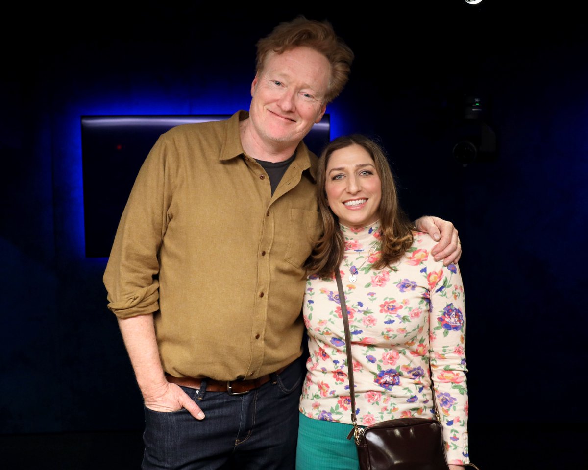 I couldn't tell if @ChelseaPeretti was impressed or afraid when I revealed my secret alter ego: apple.co/TeamCoco