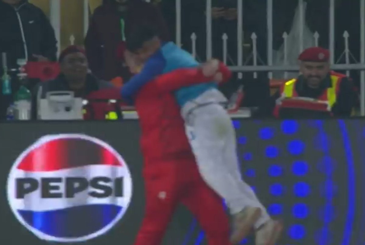 Rehan_ulhaq's tweet photo. My fav moment of the match: @manuz05 celebrating with the ball boy. This is what @thePSLt20 is about. https://t.co/gTlKjqPhiZ