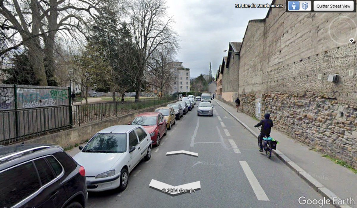 florian_bonet's tweet photo. C'est incroyable comme 4 bouts de métal 🚧 peuvent changer la physionomie d'une rue, et comme les individus se réapproprient les lieux rapidement. 🚴♀️🏃 #voieverte #filtremodal #modalfilter #plandecirculation https://t.co/GaaoIFNO76