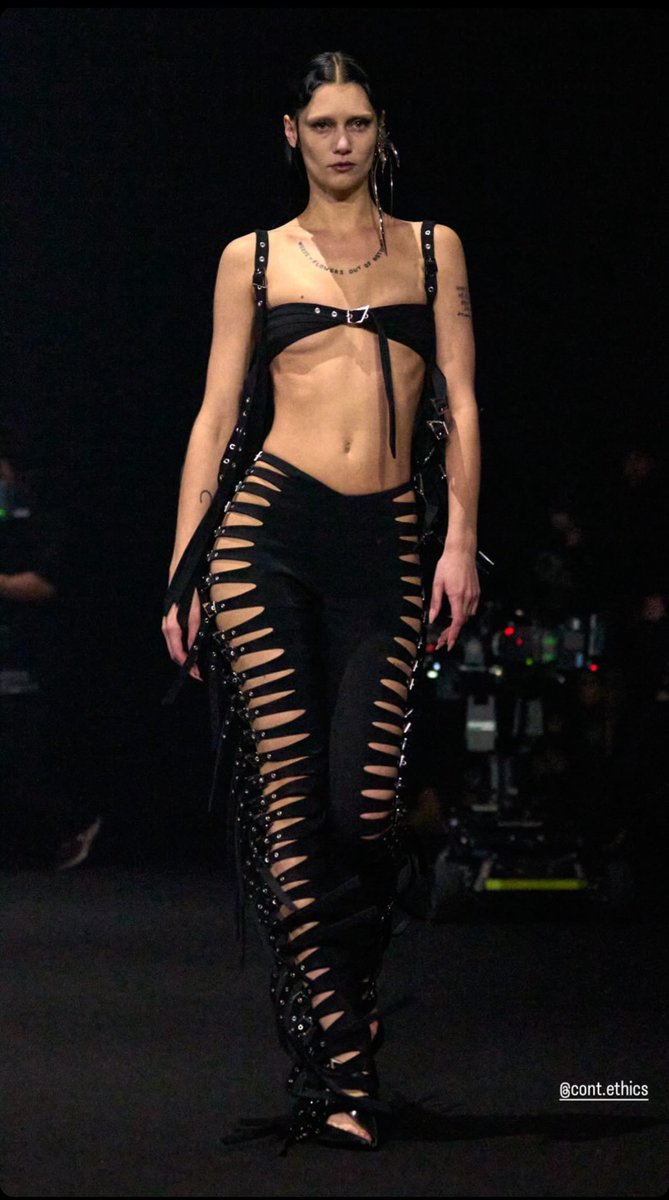 hottiebillion's tweet photo. Mugler looked really hot actually https://t.co/hWvl6WqWIT