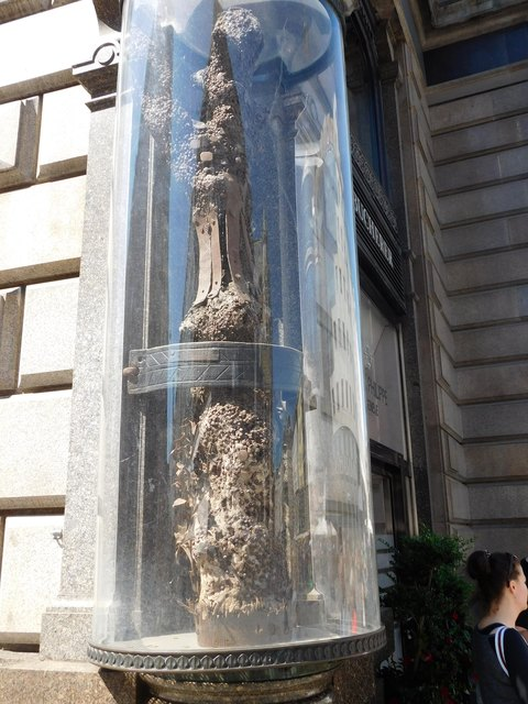 TIL that driving nails into stumps of wood is actually *a thing* here, the official name is 'Hammerschlagen' but ppl also call it just 'Nageln'

and there is an art piece (Stock im Eisen) that is basically a medieval tree-trunk that had been consistently hammered over 500 years