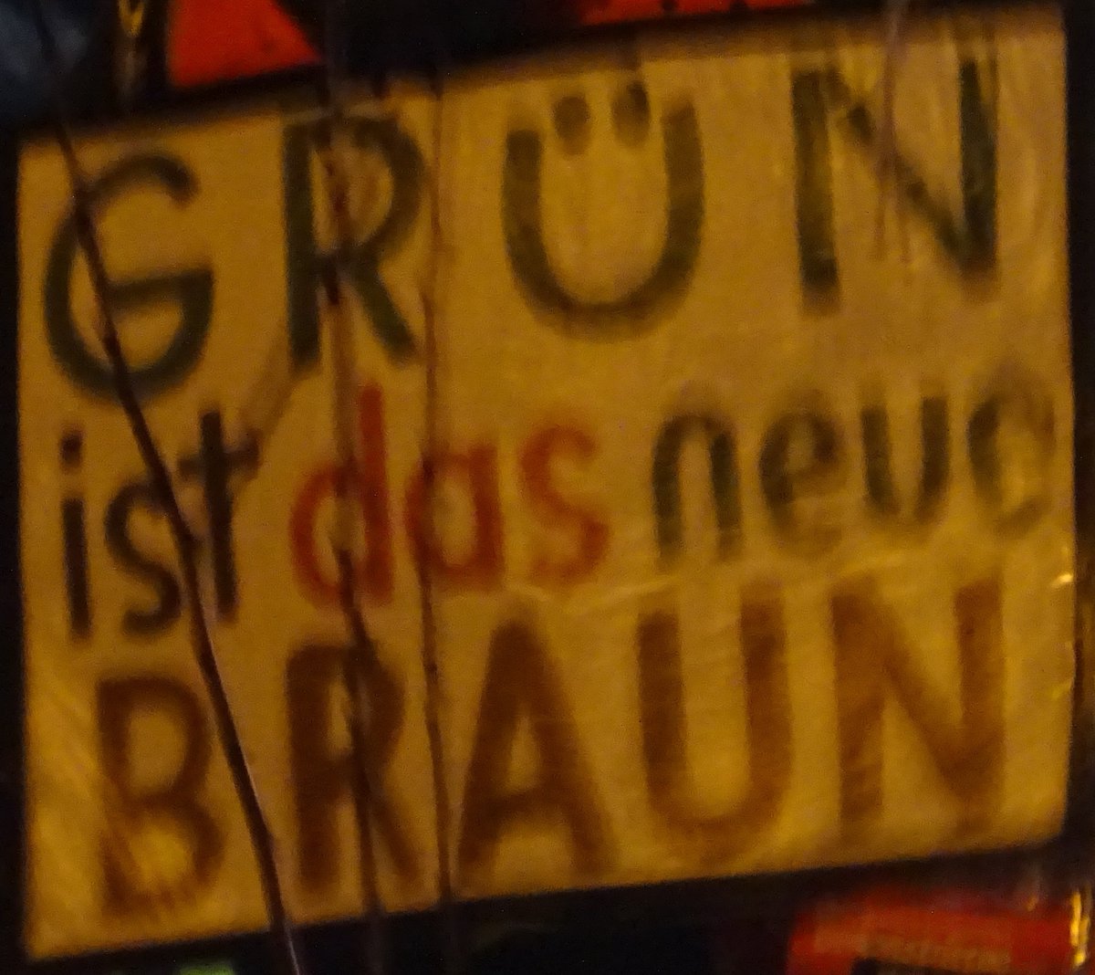 Nautilu40286557's tweet photo. #b0403 #fckQuerdenken #FCKdieBasis
1/2 18 Uhr Rathaus #Schöneberg zum Nollendorfplatz: Zum 88 Mal, rechtsoffene, verschwörungsideologisch motivierte "Spaziergänger". Der "Demokratische Widerstand" wird verteilt. 22 Teilnehmer ("dieBasis"). Die üblichen und neue Schilder. https://t.co/53IqT36a06