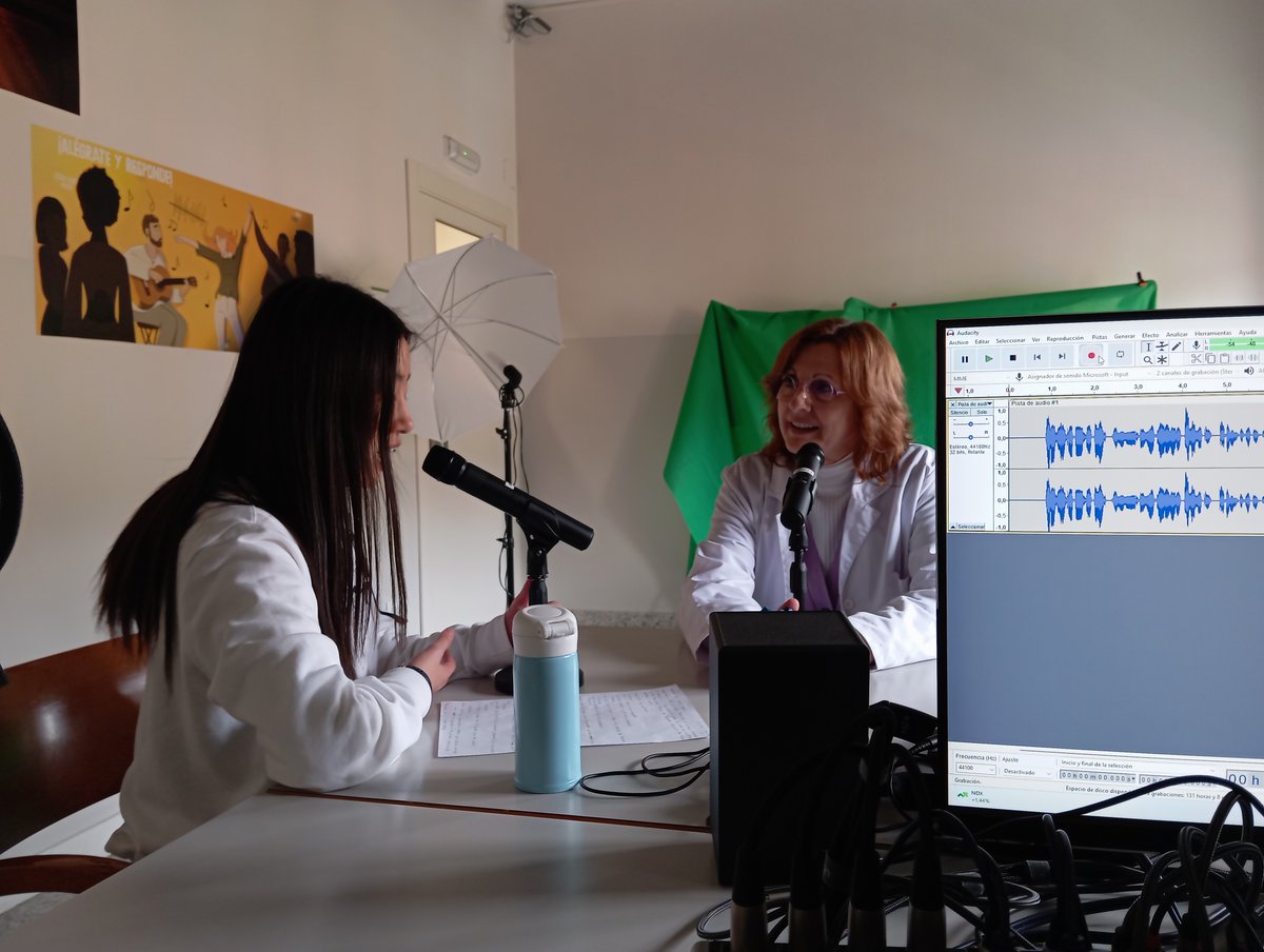 Hoy hemos tenido el placer de entrevistar a Tere Azanza, profesora de Física y Química y Matemáticas en Secundaria. Si quieres escucharla, pincha aquí: go.ivoox.com/rf/123909714