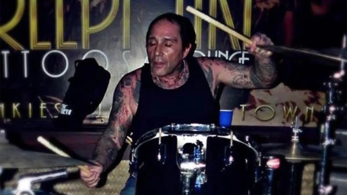 RockOthers's tweet photo. #AlmanaccoRock by @FabioLisci
#otd #5marzo #joeyimage
Il 5 marzo 1957 nasceva Joey Image, il compianto ex batterista dei Misfits nel biennio 1978-1979. In seguito, dopo aver lasciato la band, ha militato in moltissime altre band della scena punk-hardcore statunitense. https://t.co/HkRIYLbnb7