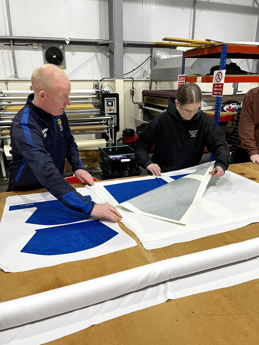 ClawTeamwear's tweet image. Today, we were delighted to host Mark Hunt from Sandfield fc juniors, accompanied by Paige, the creative mind behind this season&apos;s junior section kit. actively participated in producing a shirt she design.
#clawteamwear #madeinwales #sublimationdesign