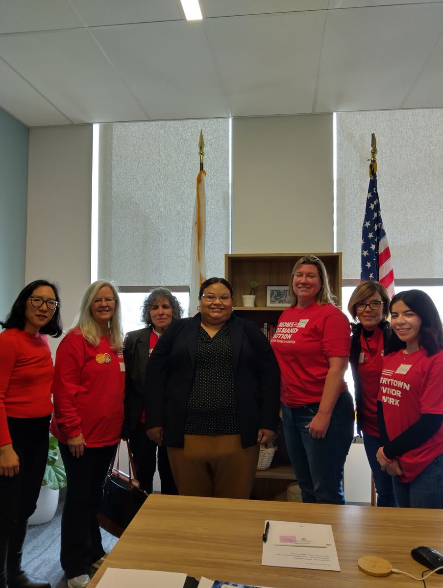 Great meeting with Jenilee Fermin legislative aide to @AsmGreggHart Thank you for giving @MomsDemand volunteers time to talk about the importance of #AB2913, #AB2917 and #AB2621 protecting families and strengthening CA’s Gun Violence Restraining Orders. #CALeg @MomsDemand