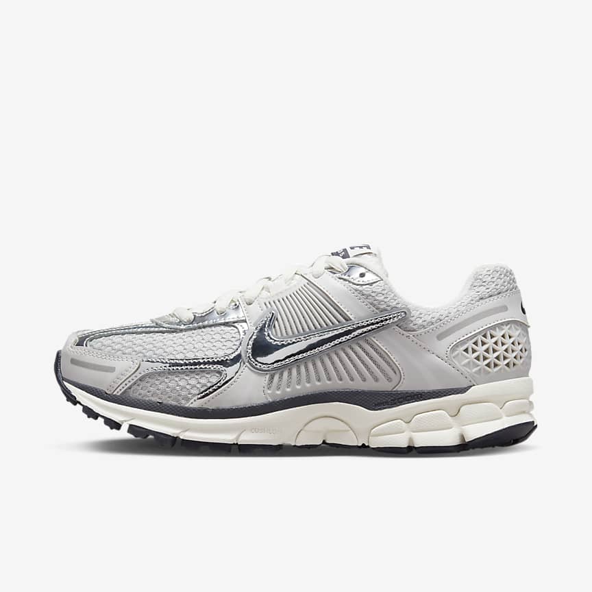 J23app's tweet photo. RESTOCK: Women's Nike Zoom Vomero 5 "Photon Dust/Chrome" on @nikestore

Link -> https://t.co/16aBejfJmP https://t.co/HApamVOztV