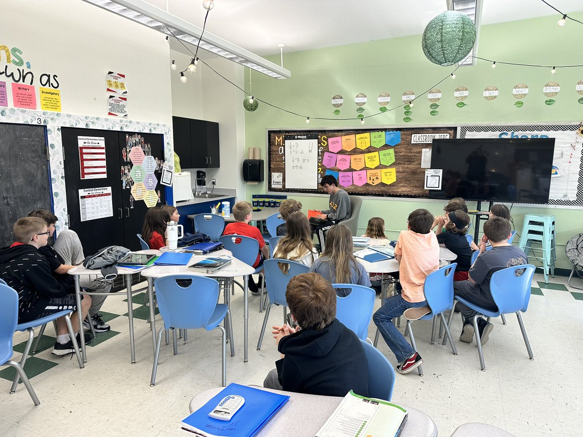 Thank you to our <a href="/EFHSSGA/">EF Student Gov</a> students! Our 5th graders loved the stories! 

#ReadAcrossAmerica <a href="/fberdar/">Frank Berdar</a>