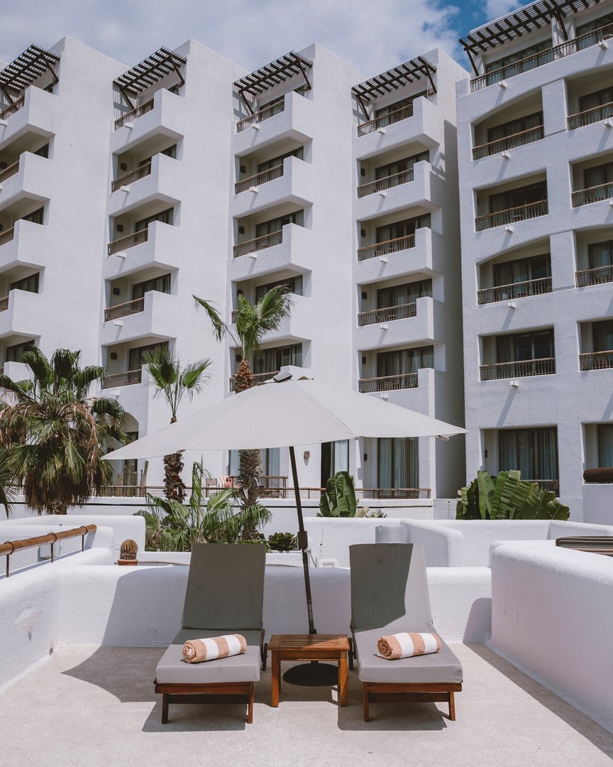 MarquisLosCabos's tweet photo. Picturesque touches await around every corner. Dive into the details of our "all-suite" accommodations at https://t.co/VyPTXS9vPD. https://t.co/2TCOlufyll
