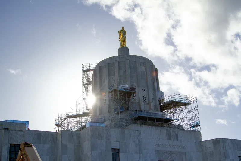 Underscore Native News (@underscorenews) on Twitter photo House Bill 4002 is headed for <a href="/TinaKotek/">Tina Kotek</a>'s desk after hours of discussion on the floor of the #Oregon Senate, where critics worried it could lead to unequal impacts on #Indigenous and #Black people.
✍<a href="/BartooNika/">Nika Bartoo-Smith</a>️ and <a href="/karinapdx/">Karina Brown</a>
#warondrugs
ow.ly/COmi50QKZ4V House Bill 4002 is headed for <a href="/TinaKotek/">Tina Kotek</a>'s desk after hours of discussion on the floor of the #Oregon Senate, where critics worried it could lead to unequal impacts on #Indigenous and #Black people.
✍<a href="/BartooNika/">Nika Bartoo-Smith</a>️ and <a href="/karinapdx/">Karina Brown</a>
#warondrugs
ow.ly/COmi50QKZ4V