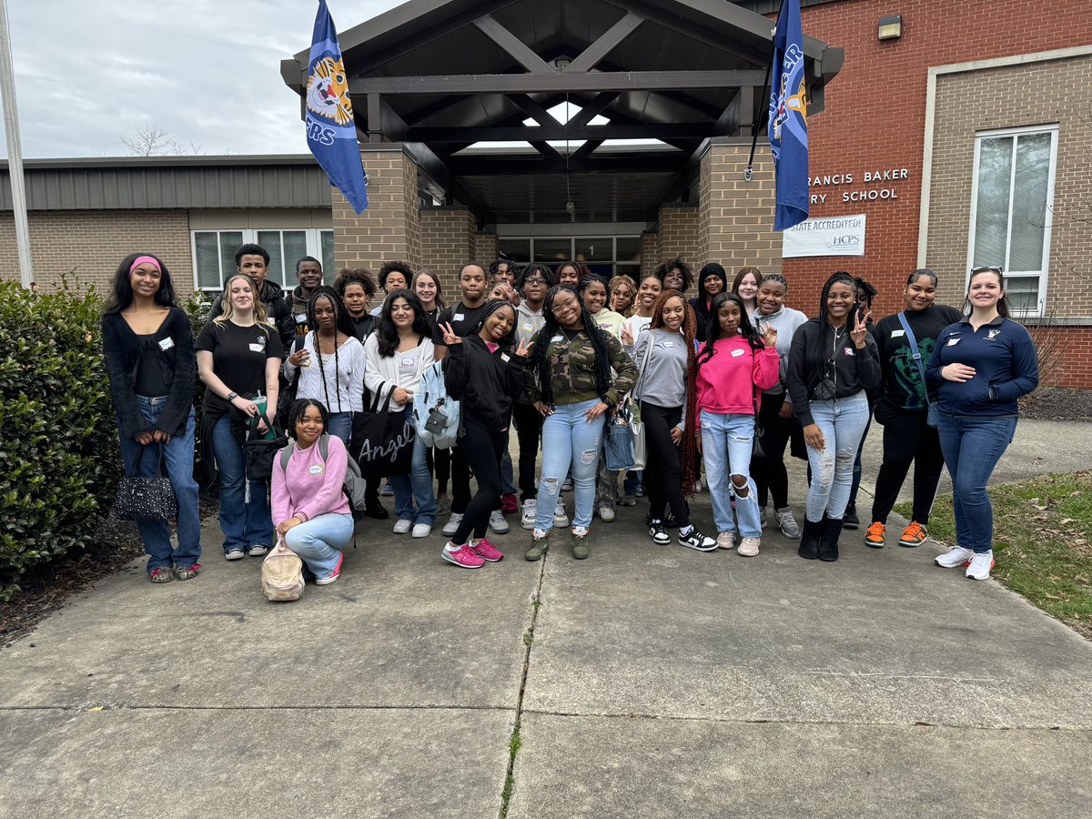 msorzVHS's tweet image. Sociology students had the BEST time volunteering with K-3 Student at @BESTigers for Read Across America today 📚🍎 so many of our students didn’t want to leave their new friends 🤍 @VHS_BlueDevils @VHS_PrincipalCS