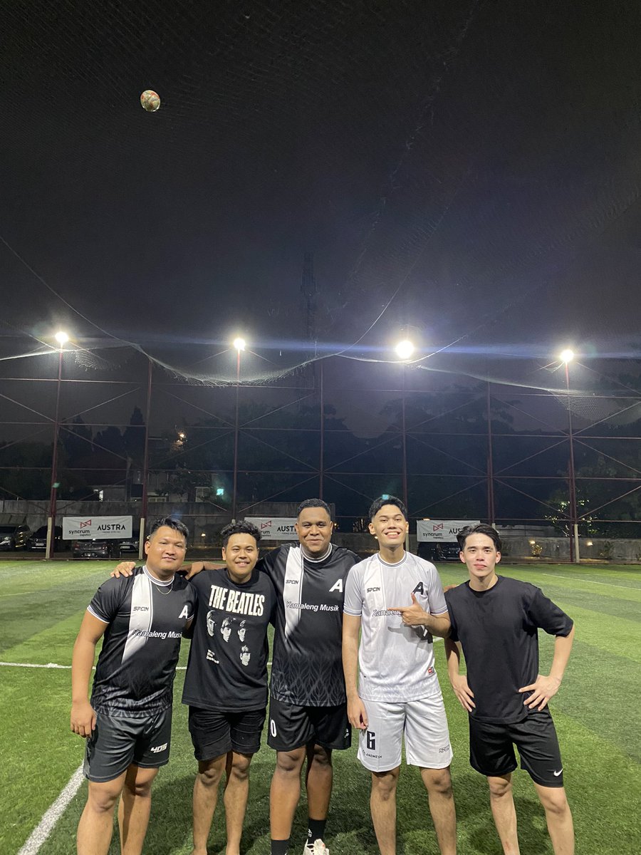 jokosinyoo's tweet photo. kemarin pas main bola. https://t.co/BWaJhTNMlc