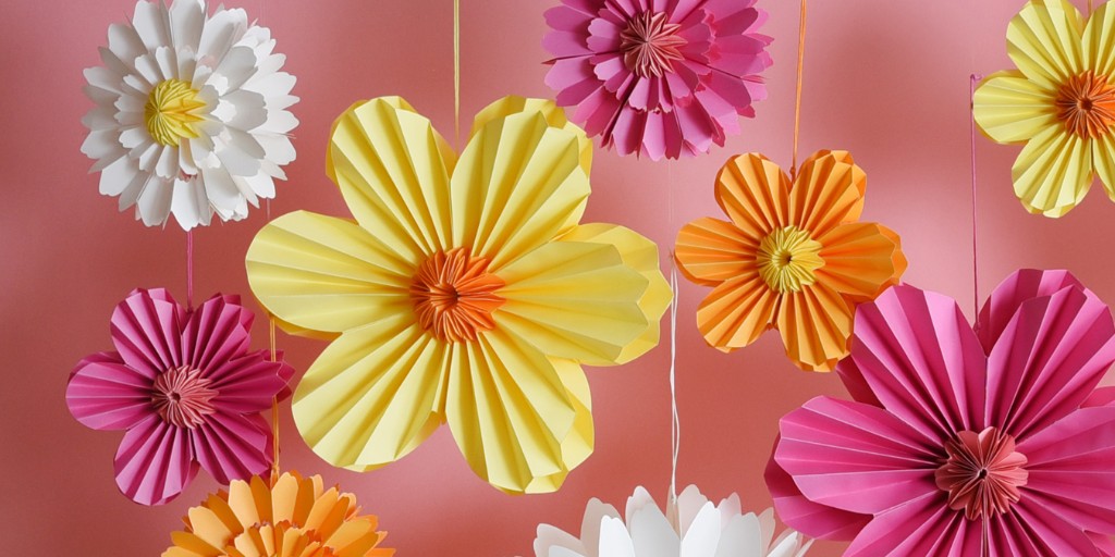 Gisela_Graham's tweet image. Make a statement with your Easter décor using our hanging paper decorations, designed to infuse every corner of your home with a burst of springtime charm!

Let us know which one is your favourite in the comments🌼 

#GiselaGraham #HomeDecor #SpringDecorations #PaperDecor