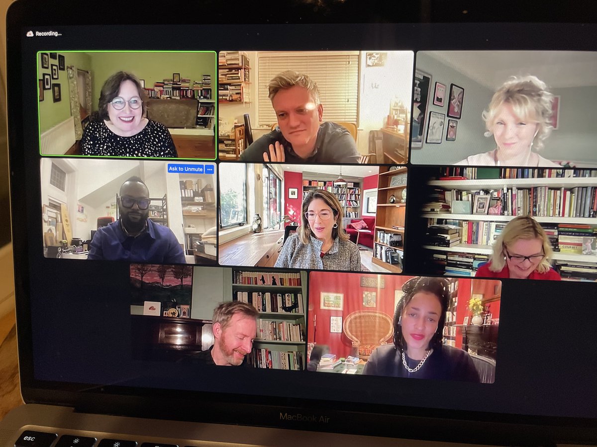 5x15stories's tweet image. And here they all are! 

What a wonderful, wide-ranging evening of discussion to celebrate @TheWritersPrize with @mrkocnnll, @MissLizBerry, @jallenpaisant, @NaomiAKlein, @LauraCummingArt, Paul Murray and Zadie Smith, chaired by @AlexClark3.