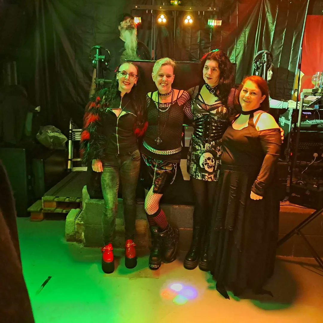 marinaisred's tweet photo. Review of Queens of The Damned at @tomstapandbrew Strange Crewe Night #Crewe #Alt #riotgrrrl #IWD2024
https://t.co/2cGGfy1Vcq https://t.co/E14MEmGRY8