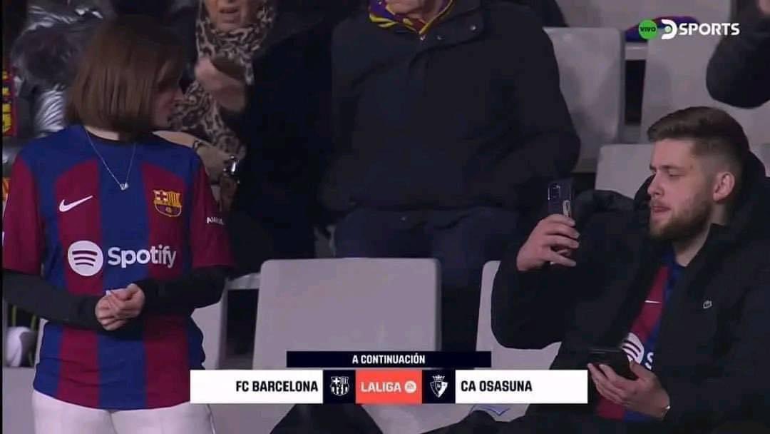 Yo: Que somos? 
Ella: tú que quieres? 

Yo: