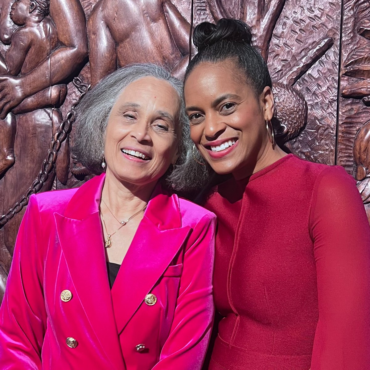 Congratulations to Dr. Linnie Golightly of @WCMDiversity and Dr. Vivian Bea (@DrBeaMD) of @WCMBreastCenter and @nyphospital on being honored at The Harlem Fine Arts Show’s “Salute to African Americans in Medicine: The Art of Healing.” We are proud of our remarkable leaders!