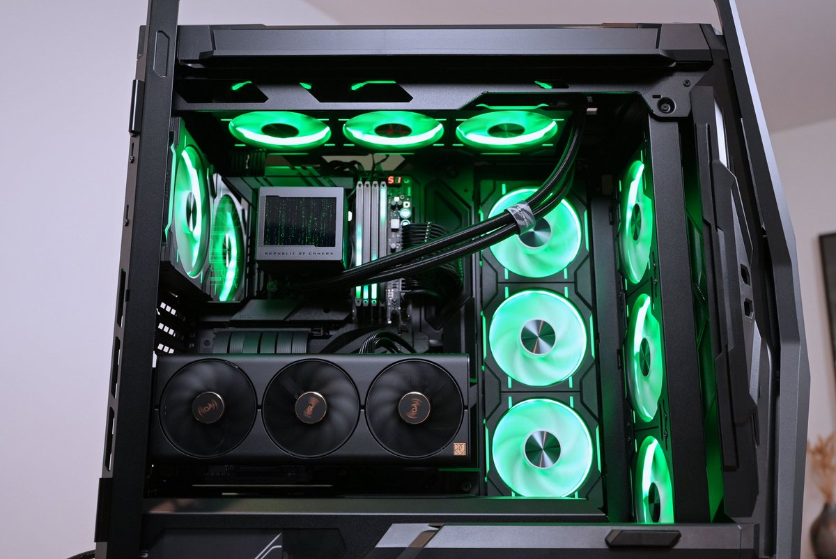 iamkylehansen's tweet image. 4 days left to enter my giveaway for the EPIC $5,000 Hyperion PC and fancy peripheral setup (300Hz monitor, kb+m, etc.). Biggest giveaway I've done in years and only takes a few seconds to enter. HERE: gleam.io/0KBxI/bitwit-r… @NVIDIAGeForce #RTXOn @ASUS_ROGNA @ASUSUSA