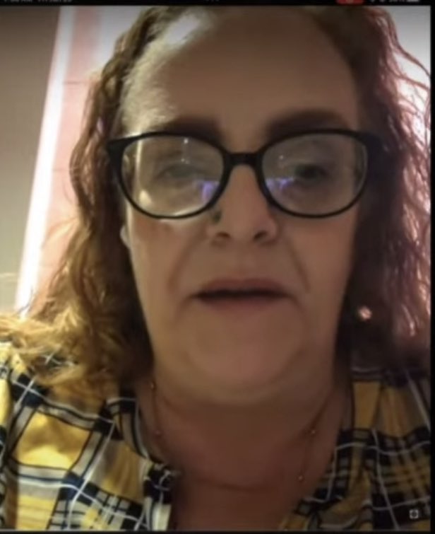 AneThrope's tweet image. #FoodieBeauty 

If you’re STILL defending this Fake Af lying grifter, who just apparently learned to use filters from her Buddy Owl (EL OH FUKIN EL) …

You need to watch the vid in the comments below 👇🏽 💣 💥