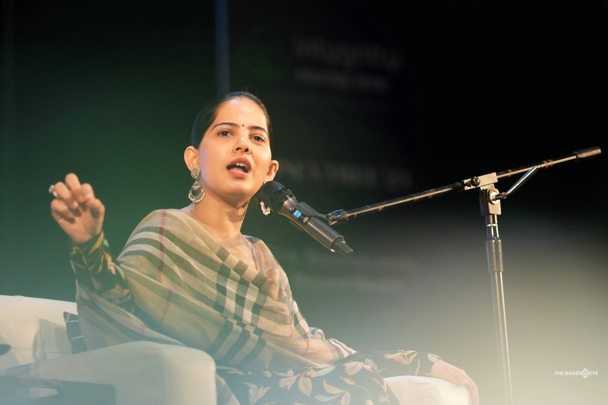 PrachiHarlalka1's tweet image. MoneyTree-24, event featuring Jaya Kishori Ji was a mesmerizing experience, captivating the audience with her profound wisdom, captivating anecdotes, and soul-stirring bhajans.
#jayakishorimotivation  
#jayakishori #intygrittymoneytree
@iamjayakishori #thenakedeyes