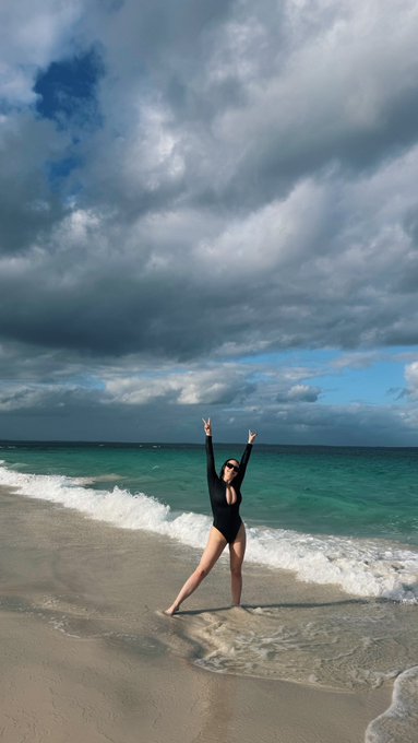 3 pic. Spent my birthday in the ocean ?? https://t.co/nljvtpKqkU