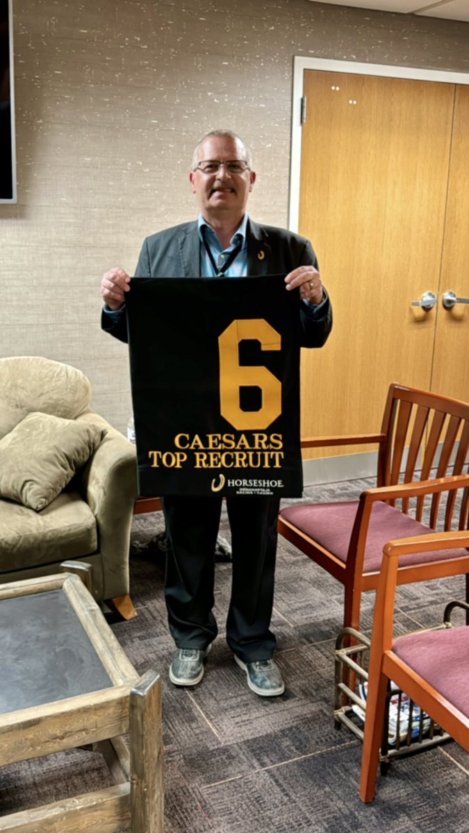 Want to when this @CaesarsEnt Handicap Saddle Towel? To win you must: 1. Follow me & @HSIndyRacing 2. Like this post 3. Re “post” it. 🗓️ RACING RESUMES TUESDAY APRIL 8TH!! 🏇