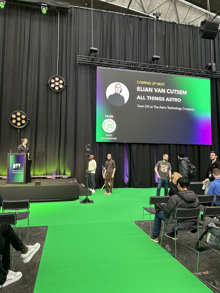 dawntraoz's tweet photo. With 3 confs & a meetup the last week of February, I say goodbye to my #DevRelEngineer role ๐
After @vuejsrocks & @vuejsamsterdam, we had @JSworldconf & the #1st edition of @devworld_conf (HUGE) ๐ฅ with a few crazy good after parties ๐
What a way to finish a career chapter ๐ https://t.co/YpOh5rPgPG