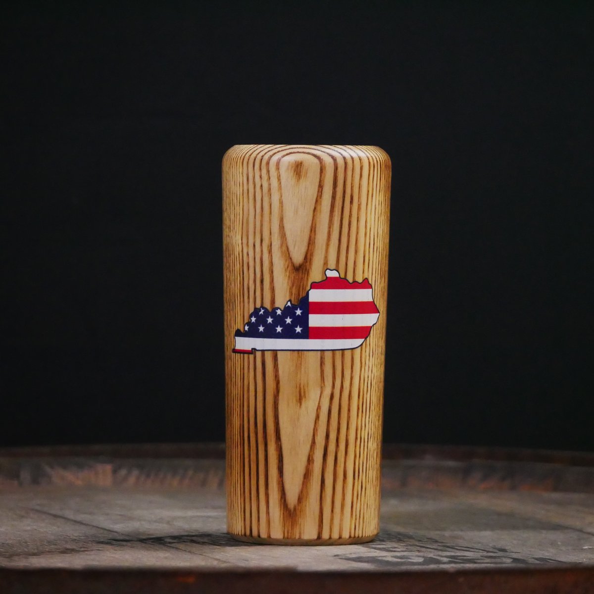 DugoutMugs's tweet photo. 🔥🍺⚾️🇺🇸 Sneak peek at this all-American collection about to drop… 100% made in the USA, flame treated ash baseball bat barrels, with American flag state outline design👇

#Baseball #Batmug #DugoutMugs #USA #America #AmericanFlag #Patriot #Patriotic #Veteran #Gift #GiftIdea #Dad https://t.co/B3knHNnKxK