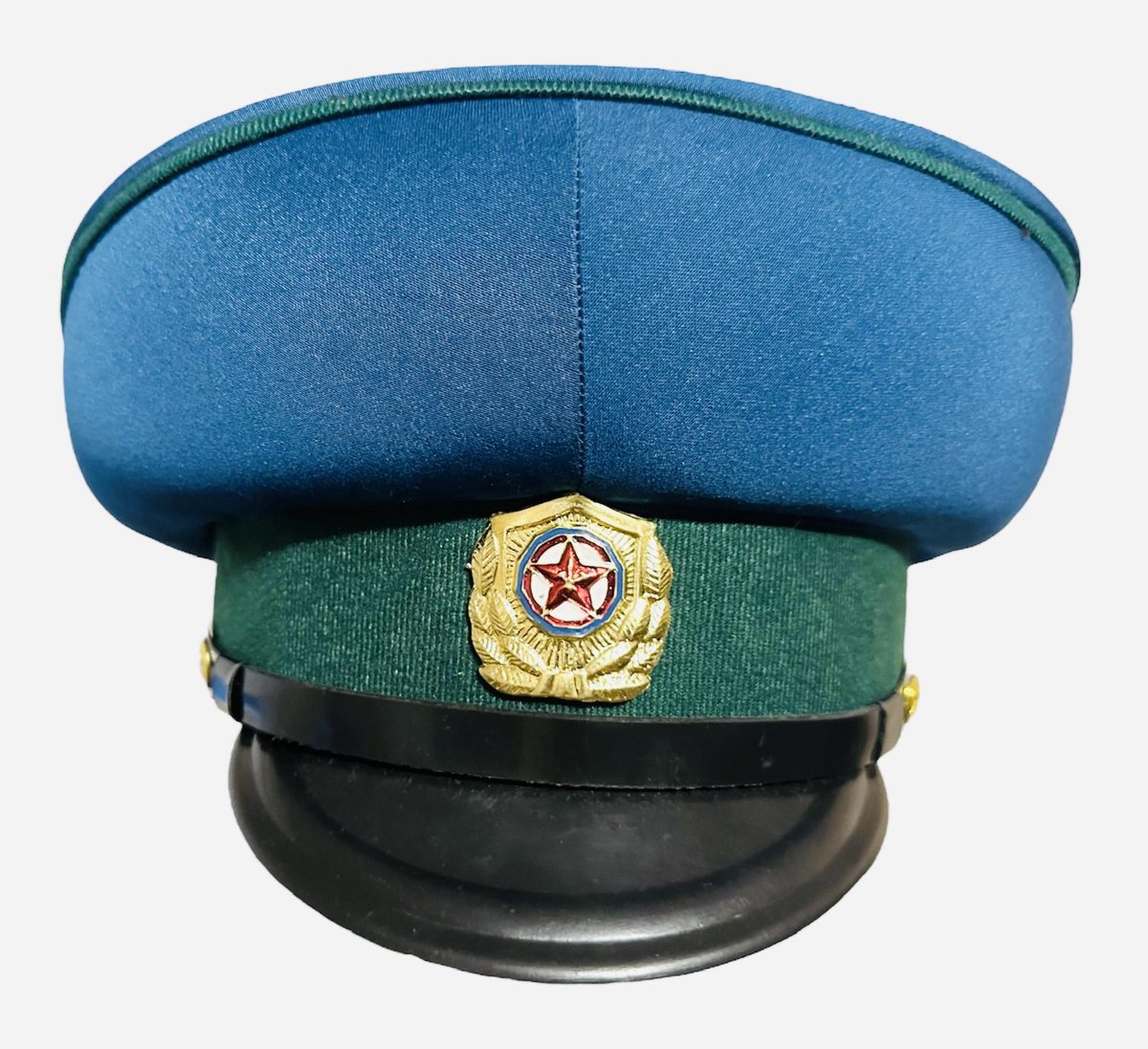 Samcheolli's tweet photo. 🇰🇵 Modern North Korean Traffic Police Peaked Cap, 59 cm.

This example has a lining with the inscription “광량 KWANG RYANG” and the newer model cap badge made from plastic. https://t.co/g0hRzxkefb