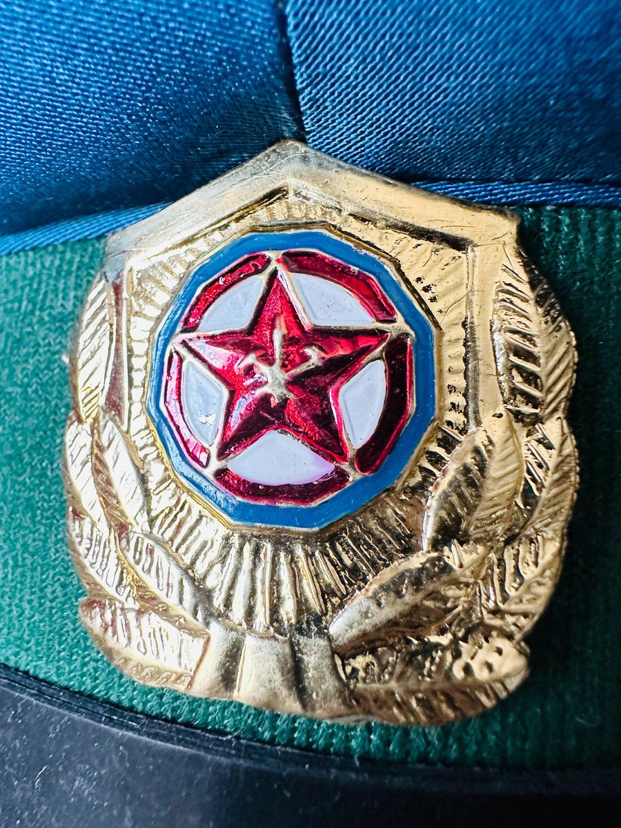Samcheolli's tweet photo. 🇰🇵 Modern North Korean Traffic Police Peaked Cap, 59 cm.

This example has a lining with the inscription “광량 KWANG RYANG” and the newer model cap badge made from plastic. https://t.co/g0hRzxkefb