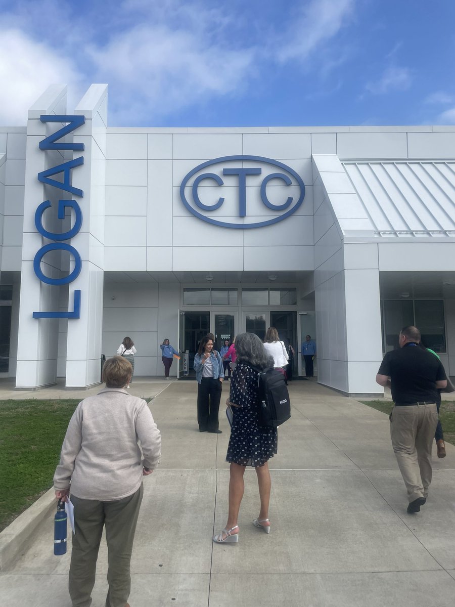 katiemartinedu's tweet photo. Kicking off Connections Day 1🎉Loaded the bus with educators from around the country to visit @LoganCoSchools
#lcinnovators #learnercentered #lcconnections https://t.co/wwWAV5Zq5d
