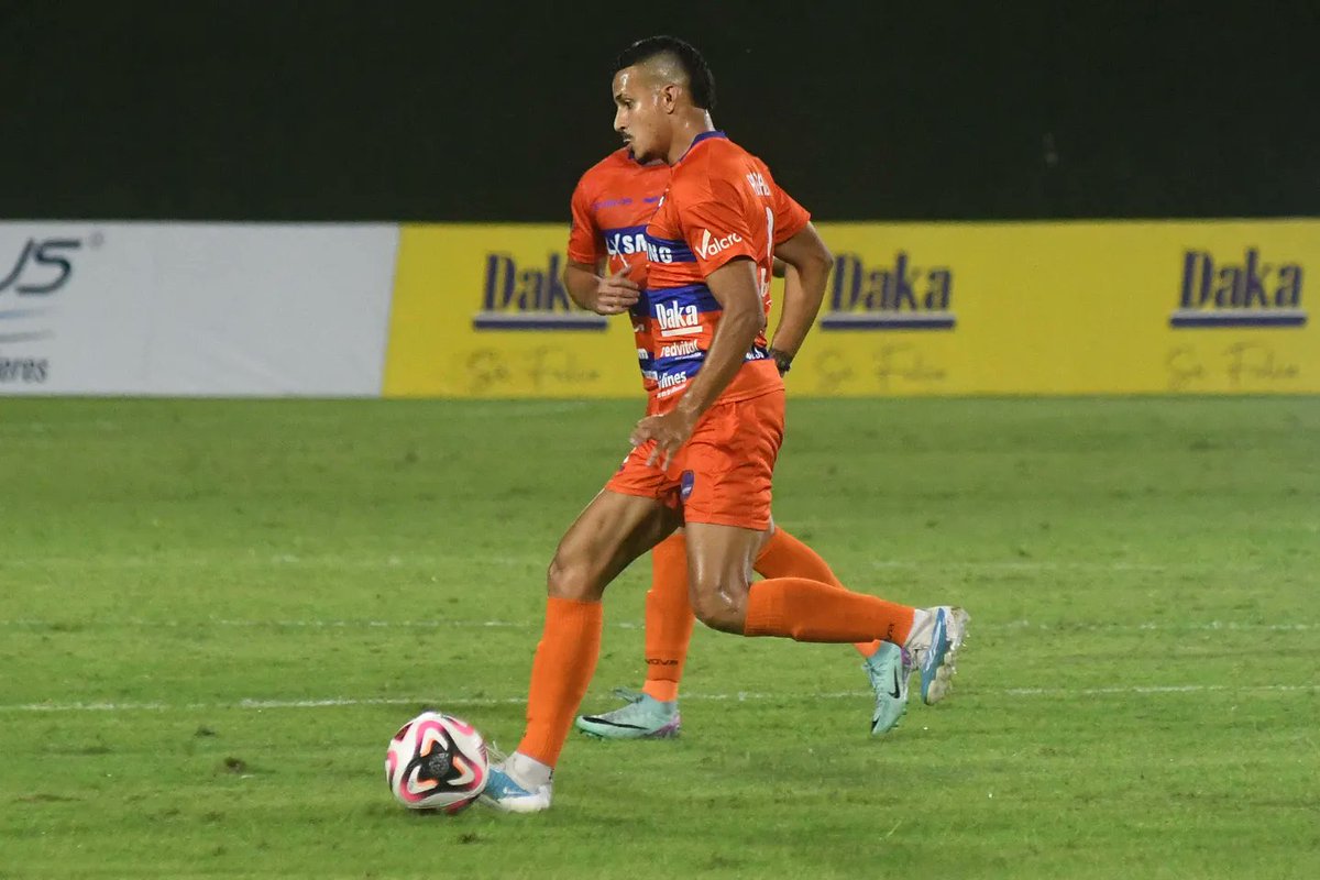 la_academiapc's tweet photo. Nuestro jugador @Wil.aguinaga10 regresรณ luego de una larga lesiรณn que lo aparto del campo de juego y vuelve a tener minutos en la tropa azul naranja ๐ต๐
#SomosAcademia
#LigaBcodeVenezuela https://t.co/RsmXlfDoDK