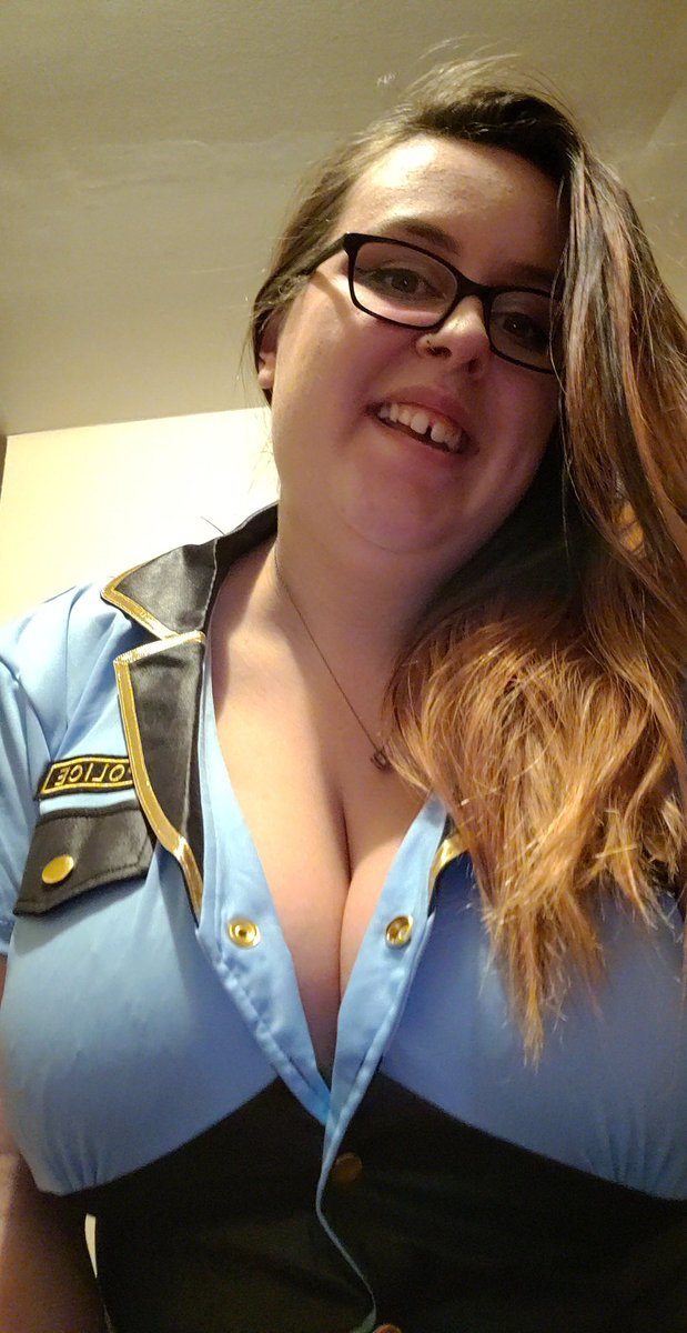 mommy_milkers95's tweet photo. Where are the handcuffs when you need them? https://t.co/WTgpfiZwmd
