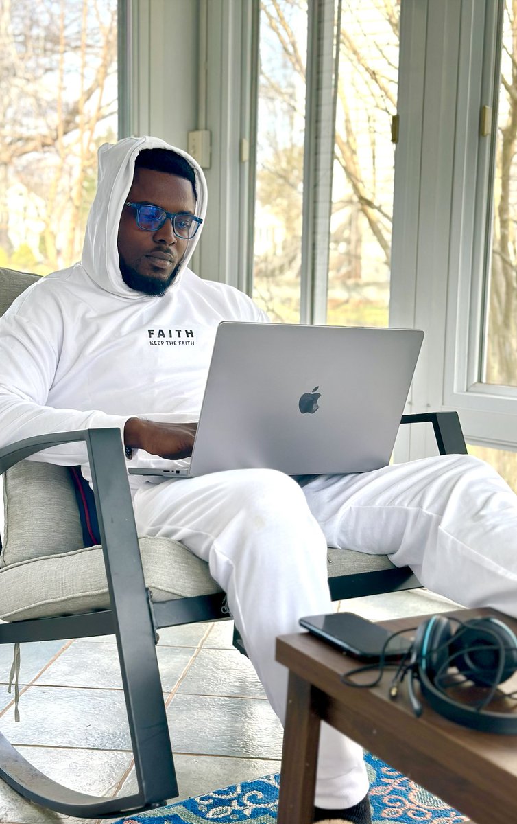 NotableLeo's tweet photo. After a brief hiatus due to my relocation to the USA, I'm thrilled to announce that I'm back and more committed than ever to my web development career! Stay tuned for fresh content on my socials and exciting new videos on my YouTube channel.  #BackInAction #alx https://t.co/N8ktG7Ww8j