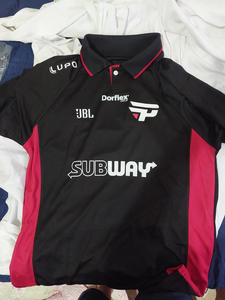 _iagolpmoura's tweet photo. finalmente meu terno chegou! @paiNGamingBR @titanlolOficial https://t.co/x0eD80qTmD