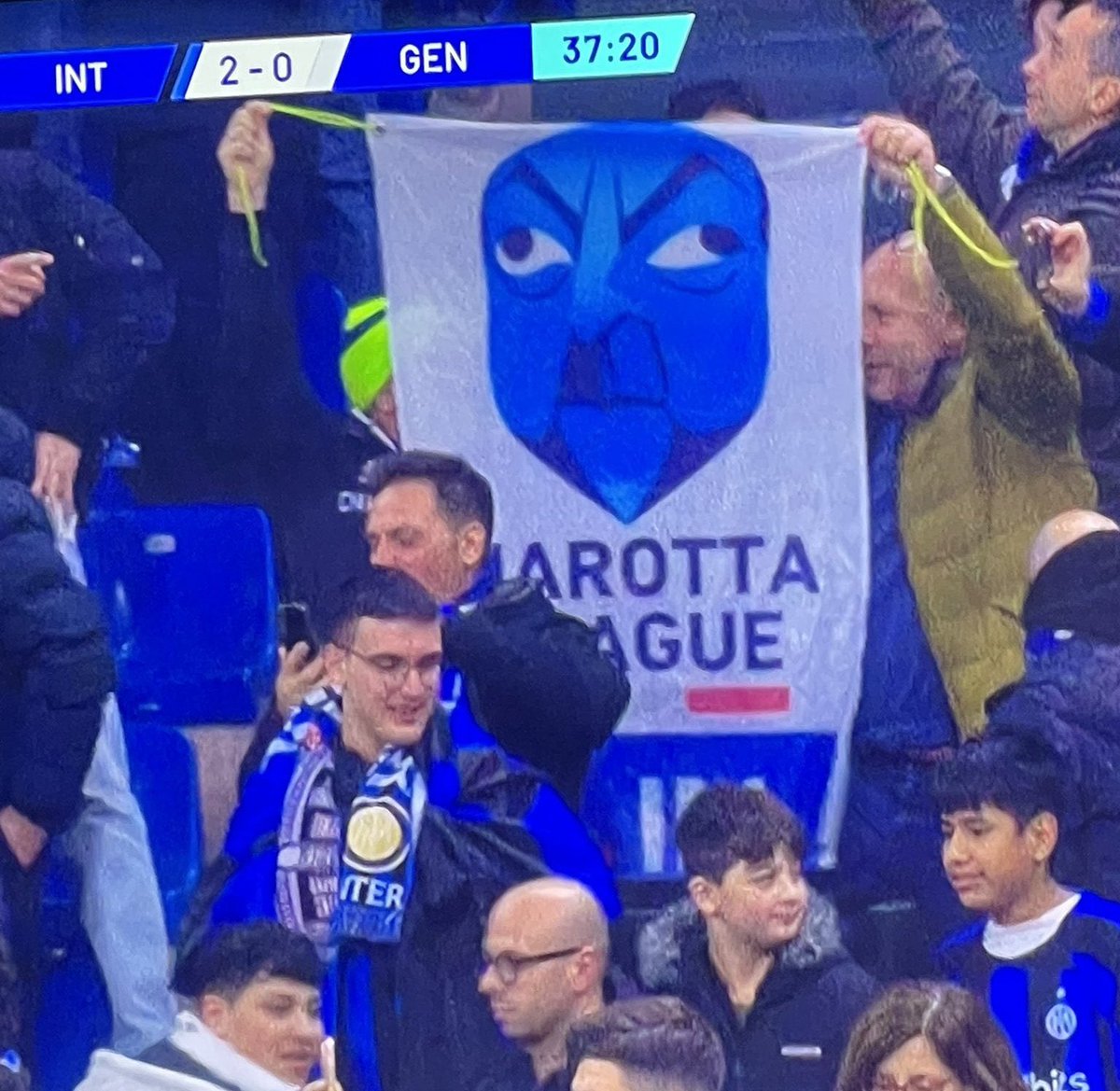 جماهير الإنتر ترفع لافتة ماروتا ليق 💀