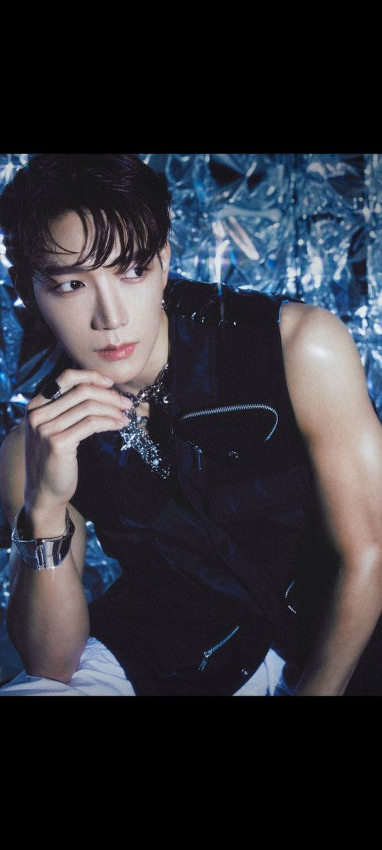Noluvinheaven's tweet photo. It seems like time goes backward in Jun_k's world that he looks younger and younger as time goes by. I'm tremendously blessed by Jun_k's fully bloomed beauty.
I don't even know how long I've been staring at him. 😻
#Beautiful_Jun_k
#CommandCYou_Jun_k
#Solo_Concert_korea_Jun_k https://t.co/qMZzvWujnT
