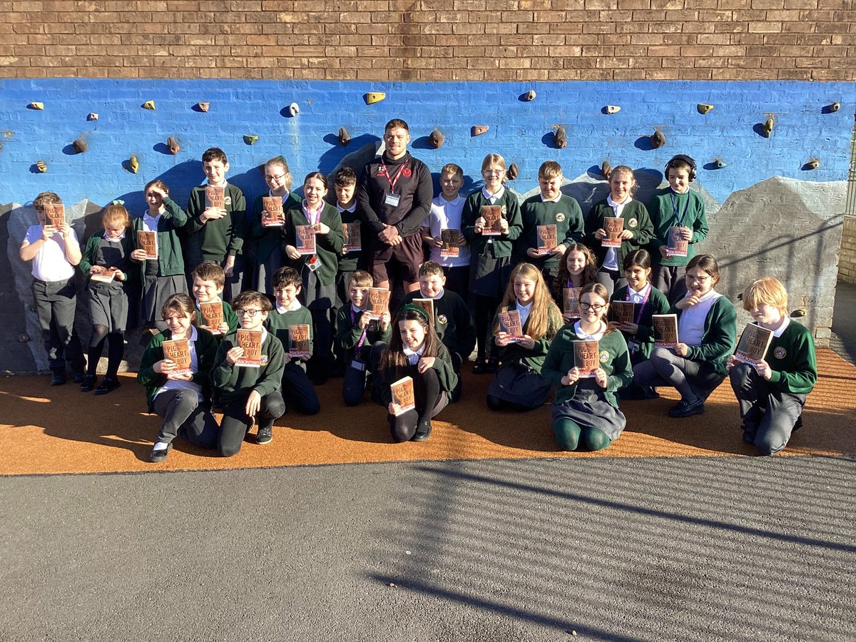 Today we had a visit from Morgan Knowles from @Saints1890 and @CommunitySaints . It was great  for Y6 to share with him their current class reading book Pig-Heart  Boy by @malorieblackman . #powerofreading #WorldBookWeek2024 #everyoneareader