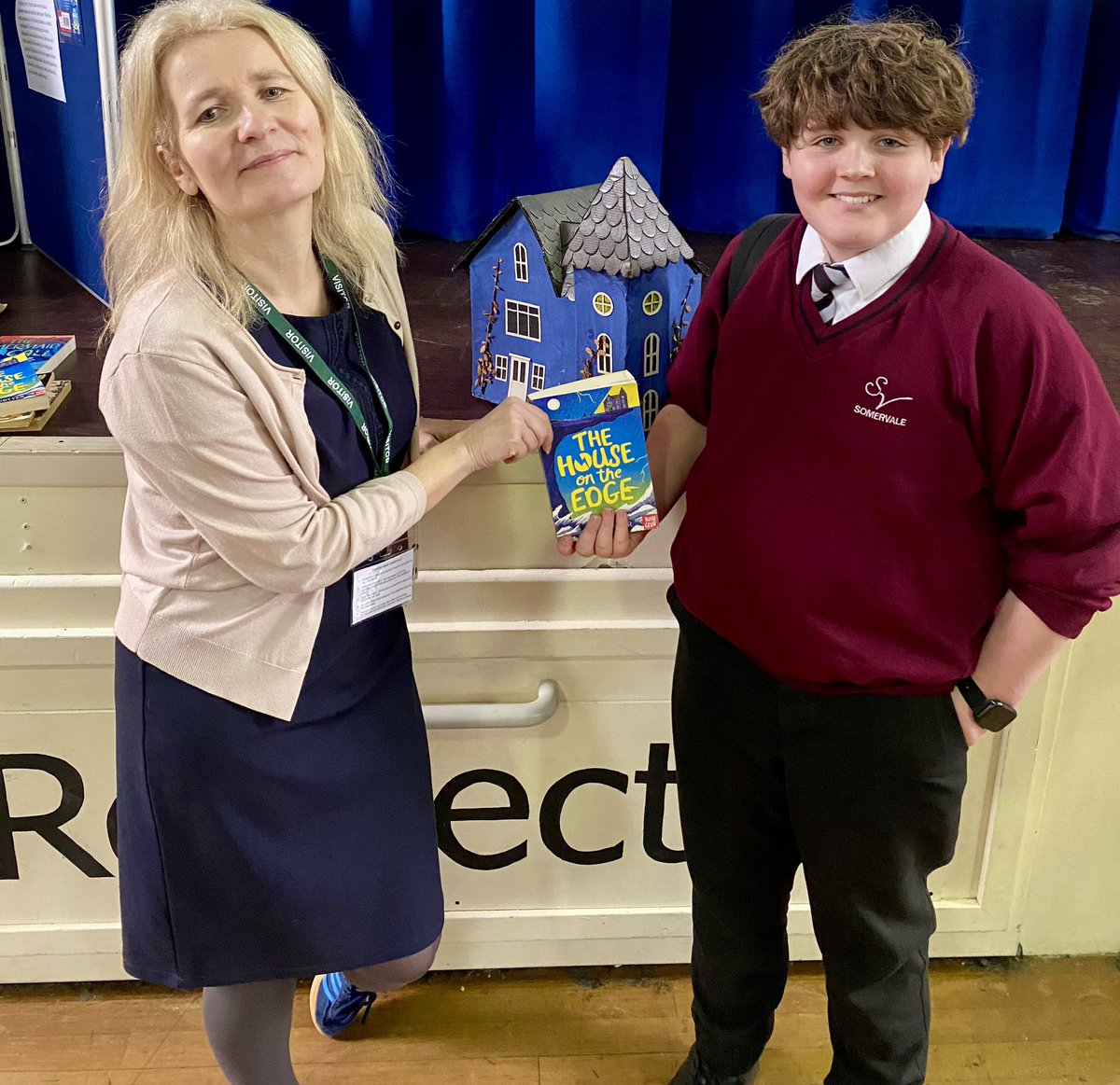 @AlexFCotter it was amazing to have you visit us @somervaleschool this afternoon, kicking off our week of @WorldBookDayUK celebrations and our @ReadforGoodUK sponsored read!  📚

Thanks for a thoroughly entertaining presentation & writing workshop - year 7 loved it! 🙌📚📖