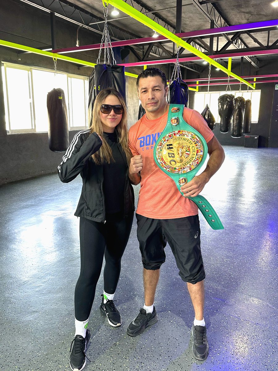 amablitz's tweet photo. Que empiece lo mero bueno 🥊  Gracias Jhonny González por aceptar ser mi entrenador 👏🏼👏🏼 https://t.co/9CEr6rPpun