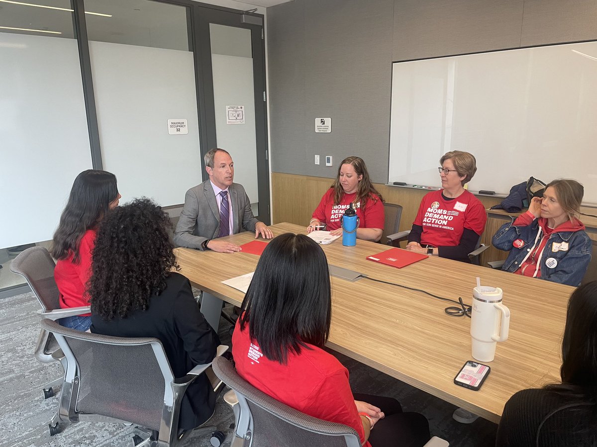 Good meeting with @MomsDemand this morning to talk about the great work they are doing and my legislation to prevent gun violence.