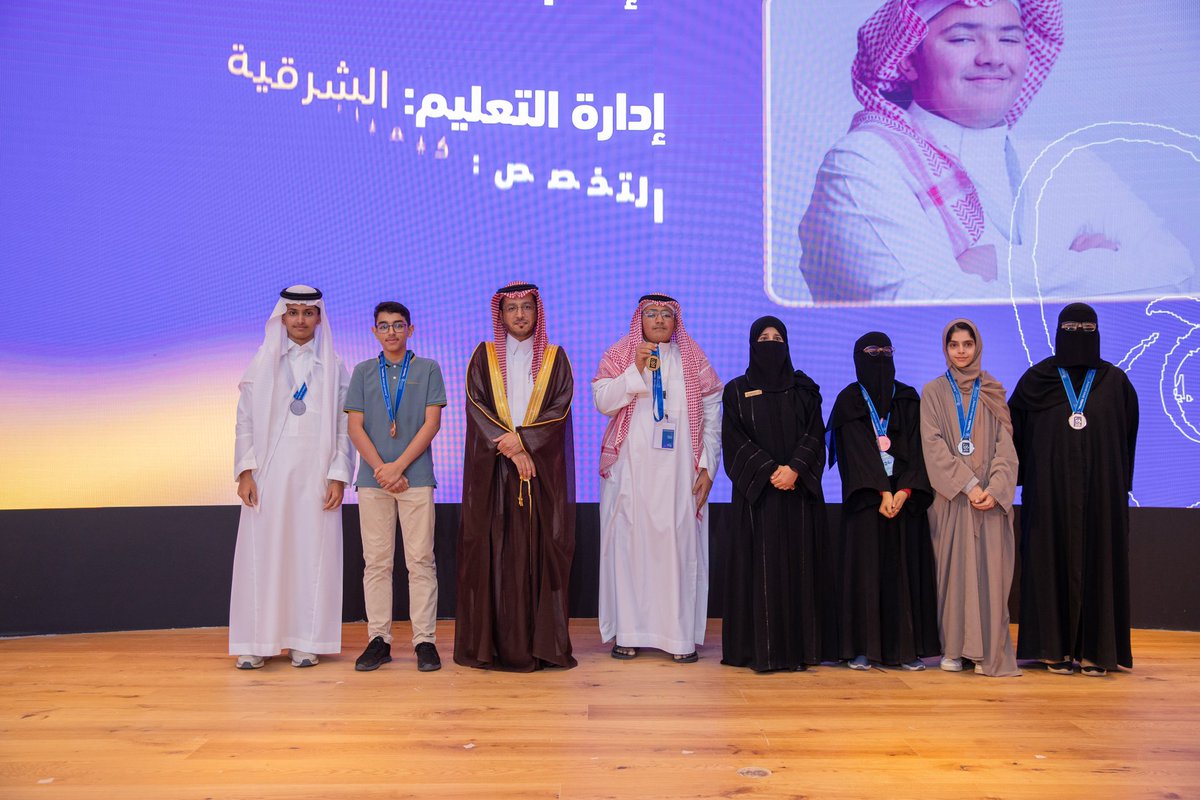 تكريم الطلبة الأوائل في #ملتقى_الربيع 2024 وعددهم (37) طالبًا وطالبة، وقد حصلوا على الميداليات الذهبية، والفضية، والبرونزية.