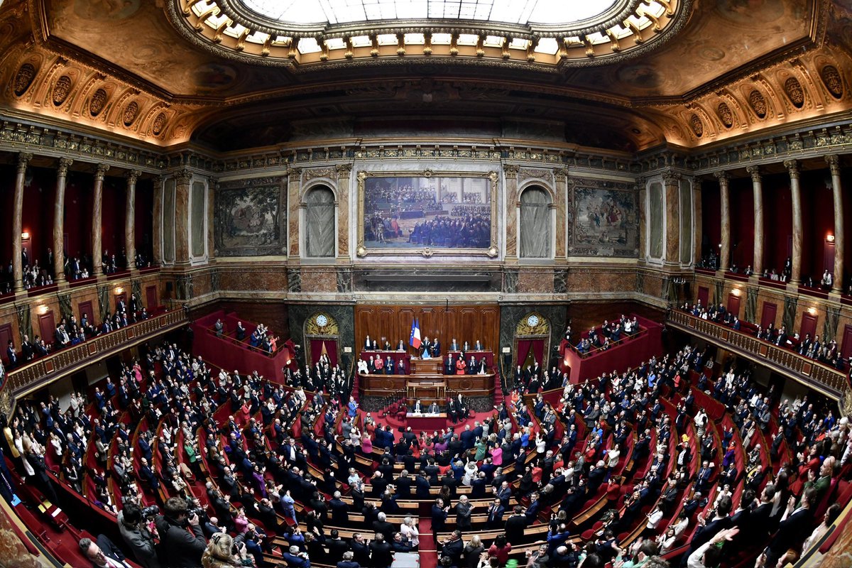 @ordre_sages_femmes @cnsf_sagefemme présents pour soutenir la constitutionnalisation de l’IVG au congrès à Versailles. Symbole international fort qui ne doit pas faire oublier les difficultés d’accès. Nous demandons la révision rapide du décret IVG pour les sages-femmes !