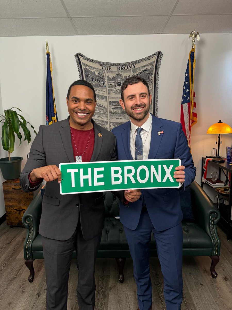 Thank you, Congressman @RitchieTorres for hosting me in your Bronx office to film a special episode of @stateofapod! You are a brave and fearless voice for the 🇺🇸🇮🇱 alliance, standing up to antisemites and haters, and giving US Jews strength and confidence in scary times.