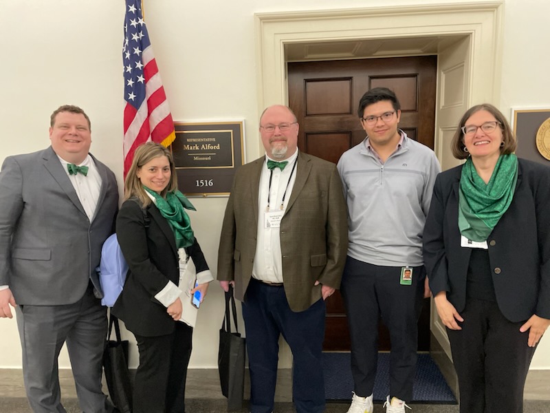 MU_CogNeuroLab's tweet photo. 📷
#NOH24Had a great discussion with @RepMarkAlford  Matt Alvero | Legislative Assistant about Neurology issues at Neurology on the Hill this week. Thank you! With
@TylerAllisonMD @RolaM53286297 @k68505 https://t.co/0rnJI7YF8p