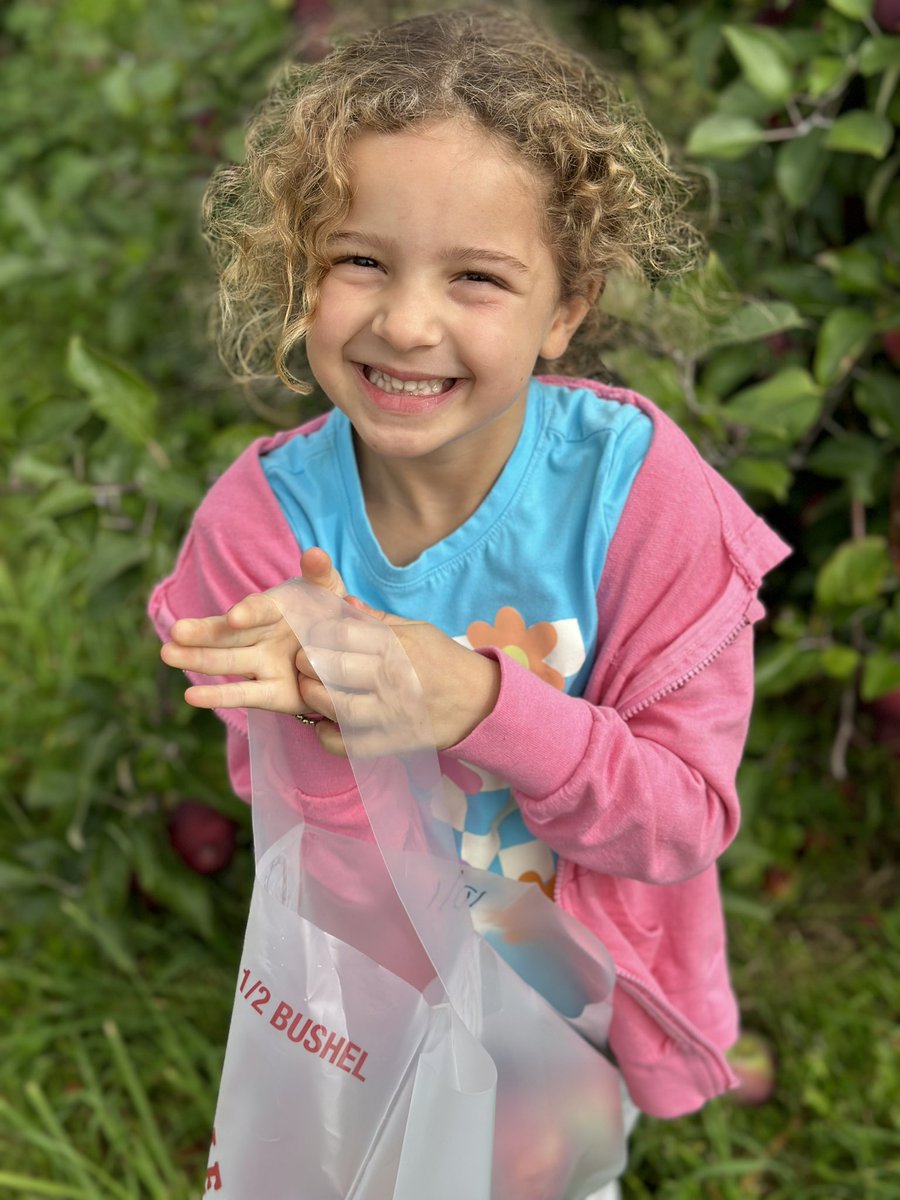 Coach_Azulay's tweet image. Can’t believe our #1 turned 7 today…wether it’s scoring the championship winning goal, eating burgers in Boston, running on the beaches of Cape Cod or picking apples up north, we love you for you! Don’t grow up to fast baby girl!#littlewarrior