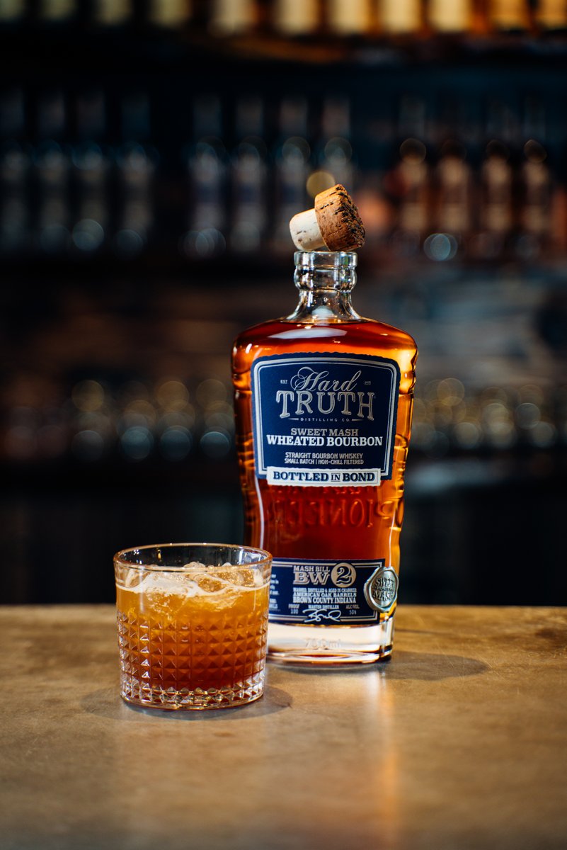 Elevate this beautiful evening with a Gold Rush.☀️

Find this recipe here: hardtruth.com/gold-rush/