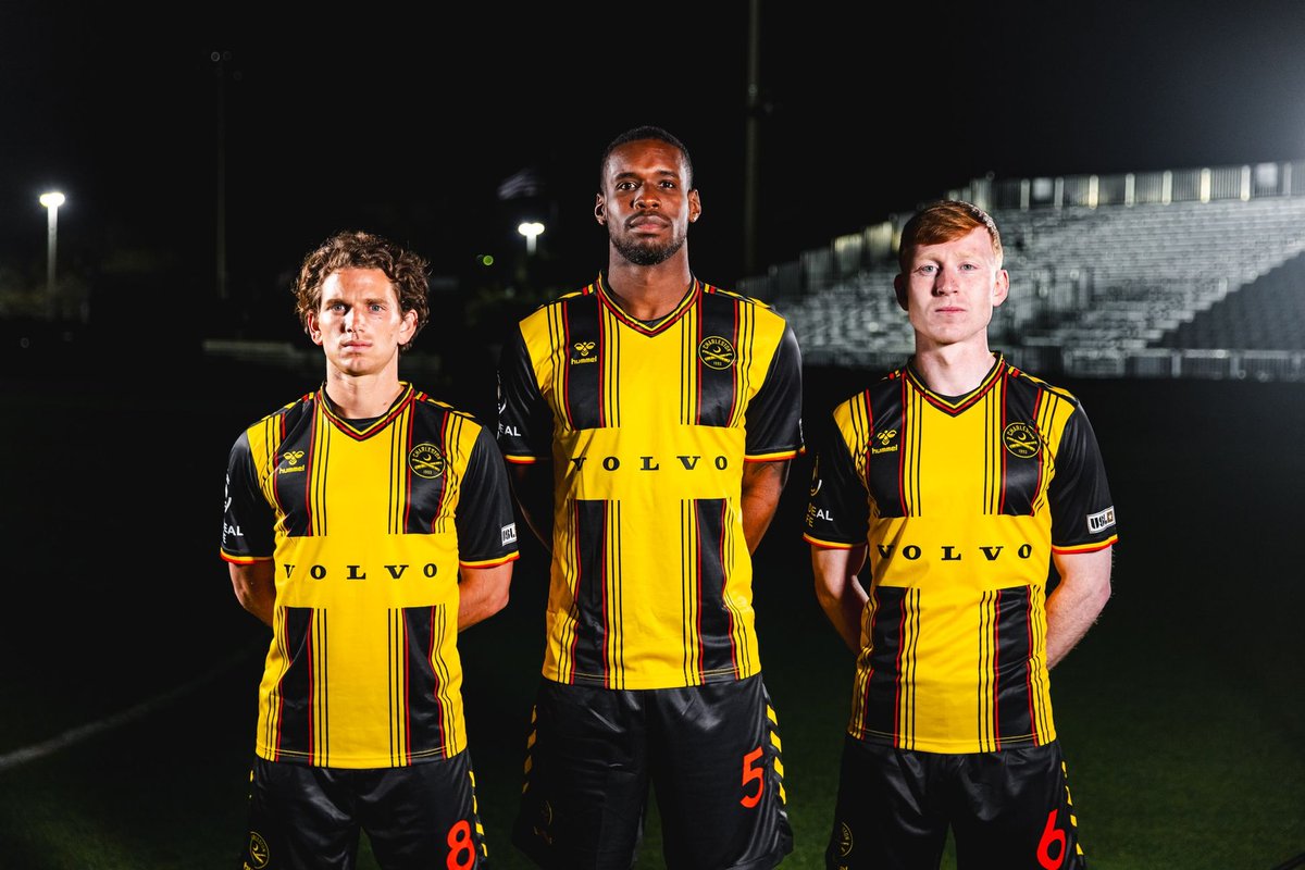 footballshirt's tweet image. Charleston Battery have released their new primary kit for 2024, designed by Hummel with a bespoke design.

Read more: footballshirtculture.com/new-kits/charl…

#CB93 #UpTheBattery #CharlestonBattery #footballshirts #soccerjersey #football #soccer #futbol