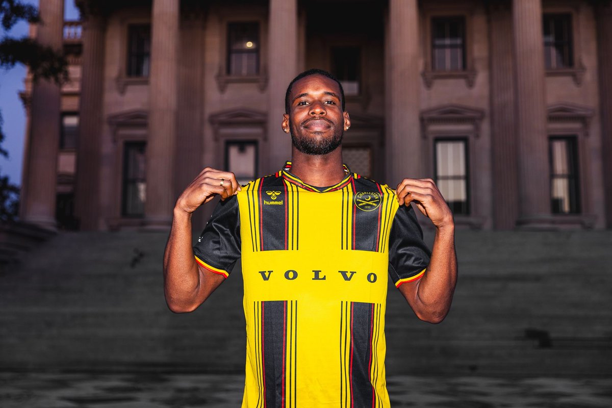 footballshirt's tweet image. Charleston Battery have released their new primary kit for 2024, designed by Hummel with a bespoke design.

Read more: footballshirtculture.com/new-kits/charl…

#CB93 #UpTheBattery #CharlestonBattery #footballshirts #soccerjersey #football #soccer #futbol